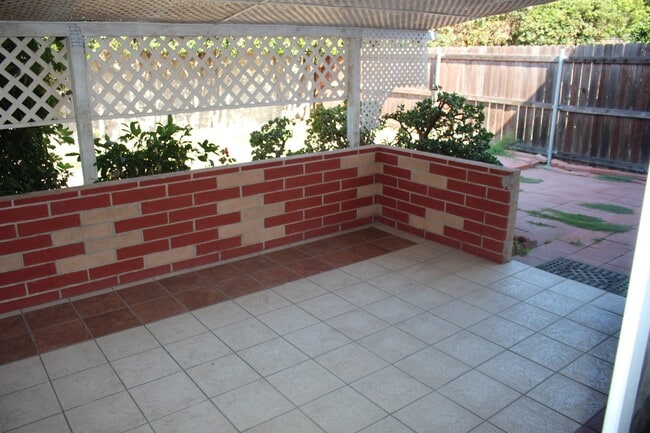 Foto del edificio - Frontier Dr.