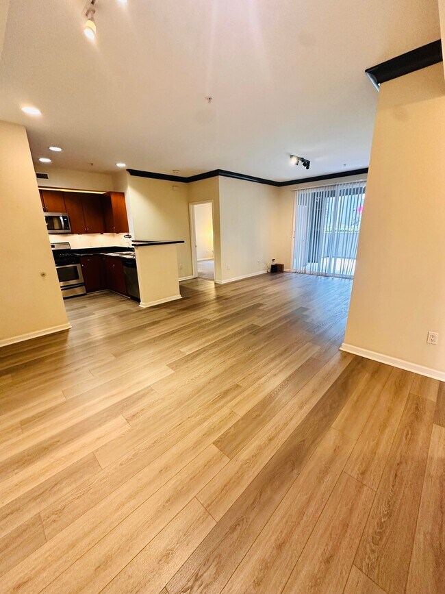 Foto del edificio - 1801 E Katella Ave