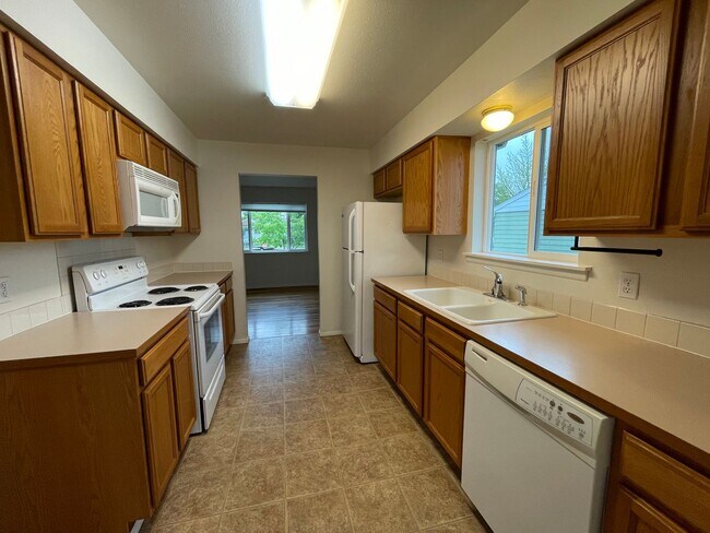 Building Photo - Great Updated Rancher