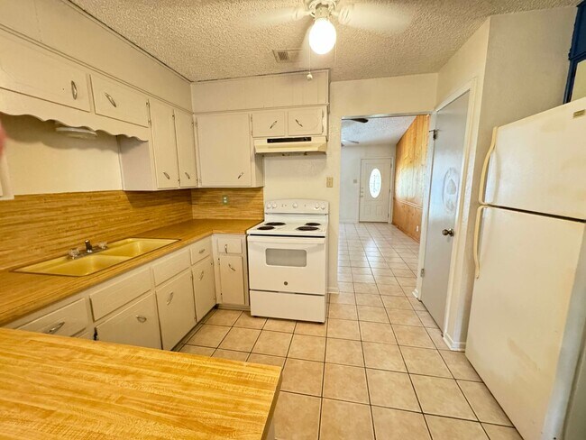Foto del edificio - 2404 Shoemaker Dr