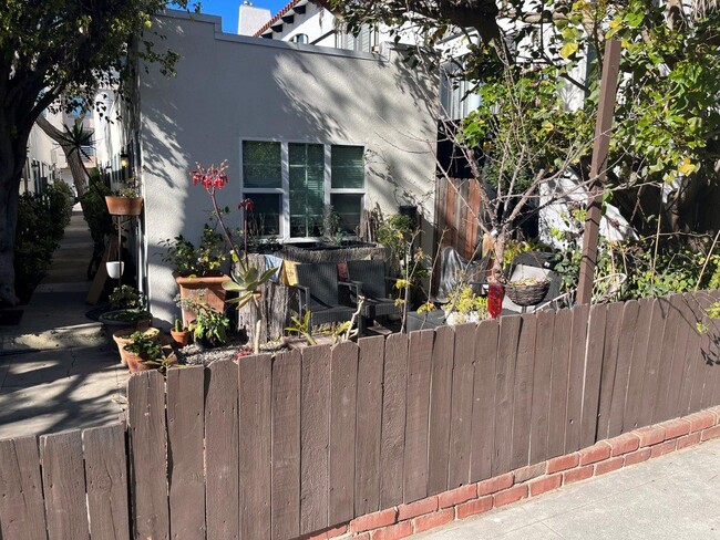 Shared front yard - 27 Eastwind St