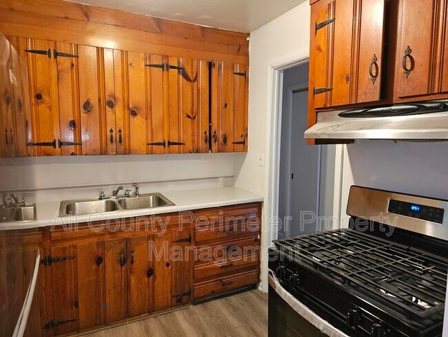 Foto del edificio - 873 Ell St