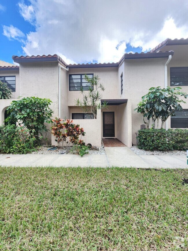 Vistas Of Boca Lago Condominiums Apartments under 2,500 Boca Raton