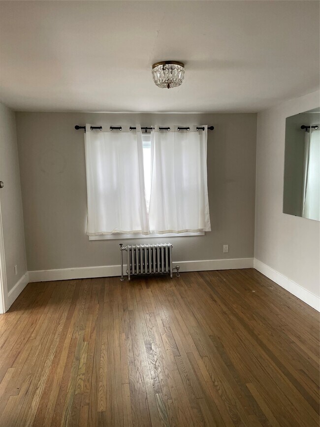 Foto del edificio - 408 Squires Ave