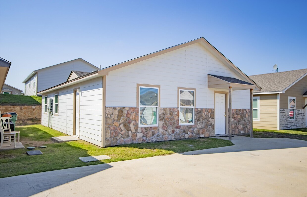 Primary Photo - 9075 Hines Cir