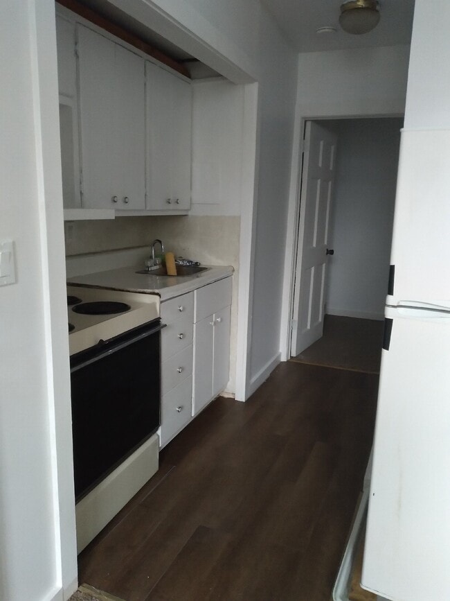 Galley Kitchen - 607-615 Main St