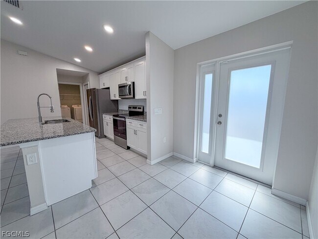 Foto del edificio - 331 NE 25th St