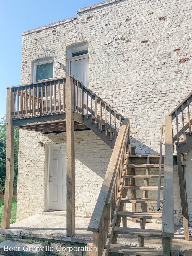 Building Photo - 1832 Lakeview Ave