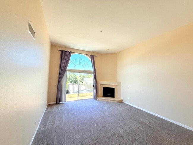 Foto del edificio - Gorgeous Spacious 2 Bedroom - 2 bath top f...