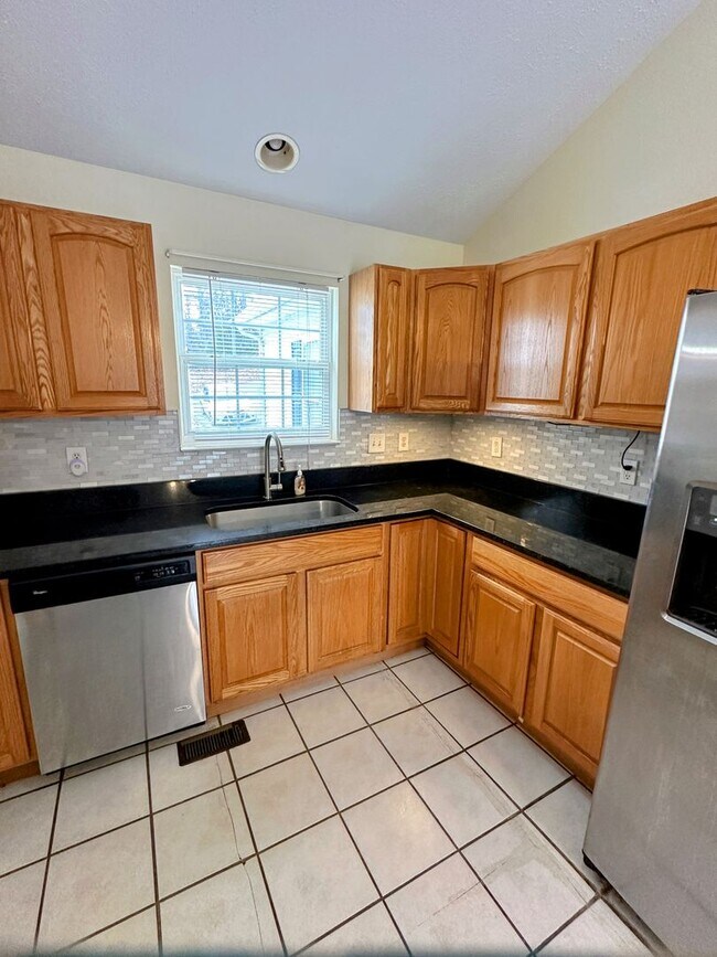 Building Photo - Small Quiet Street in Newburg