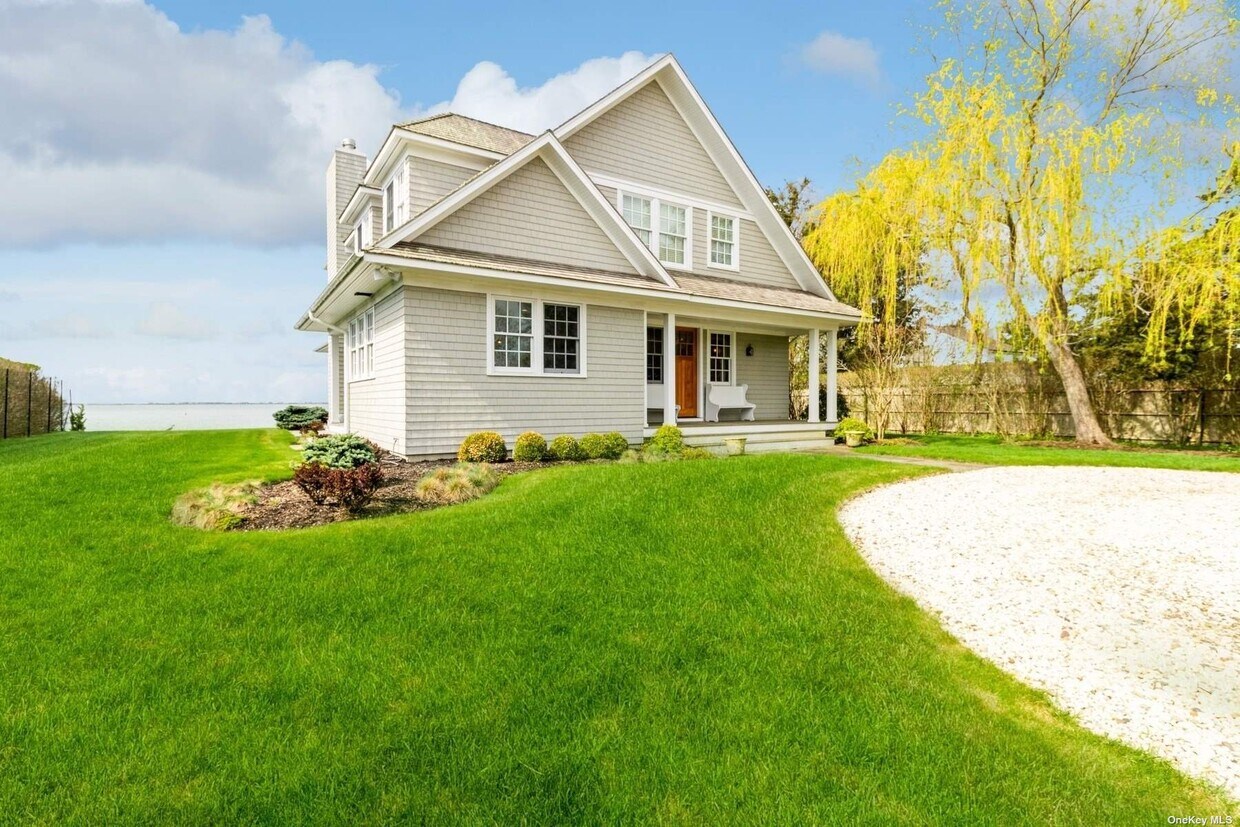 7 Tiana Cir, Hampton Bays, NY 11946 House Rental in Hampton Bays, NY