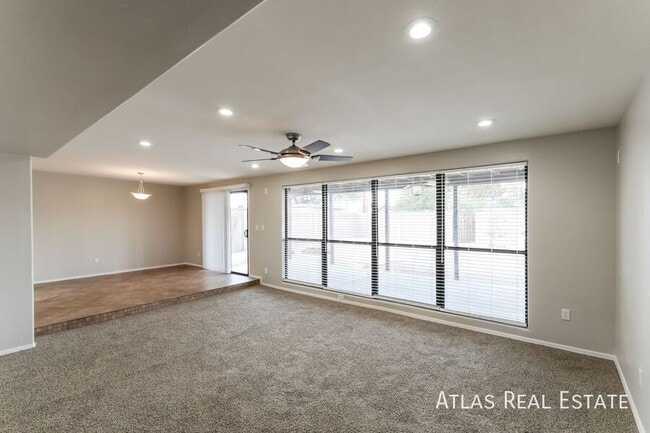 Building Photo - 1002 S Seco Pl