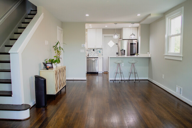 Foto del edificio - 536 Riggs Rd NE