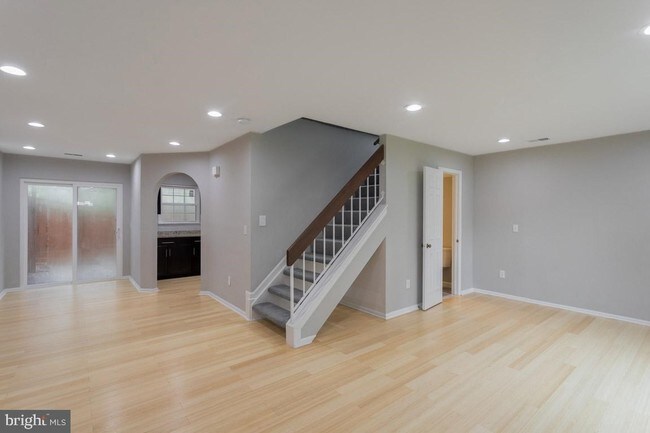 Foto del edificio - 7030 Storch Ln