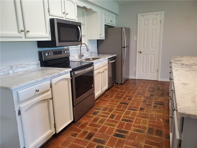 Building Photo - 3801 Bebee Point Dr