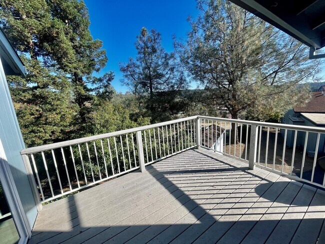 Building Photo - 204 Rockwood Dr