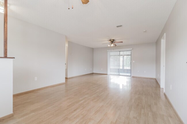 Foto del edificio - 5045 Mayflower St