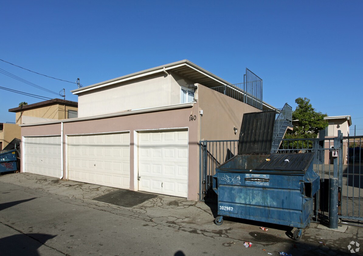 Building Photo - 140 W Hoover Ave