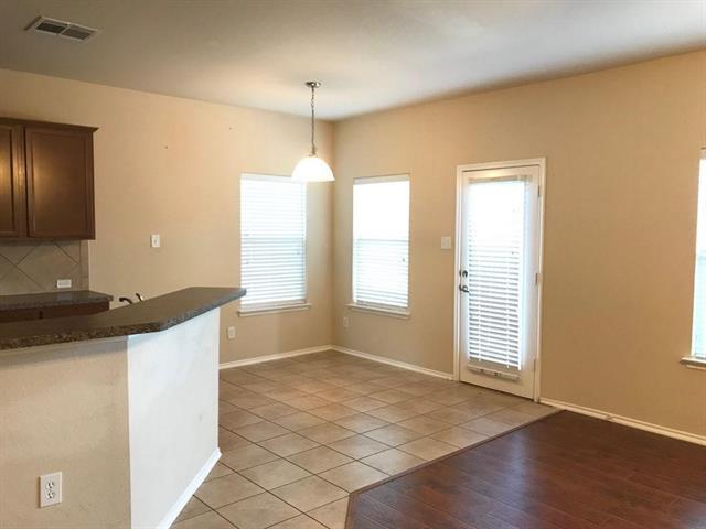 Foto del edificio - 9801 Tyler Dr