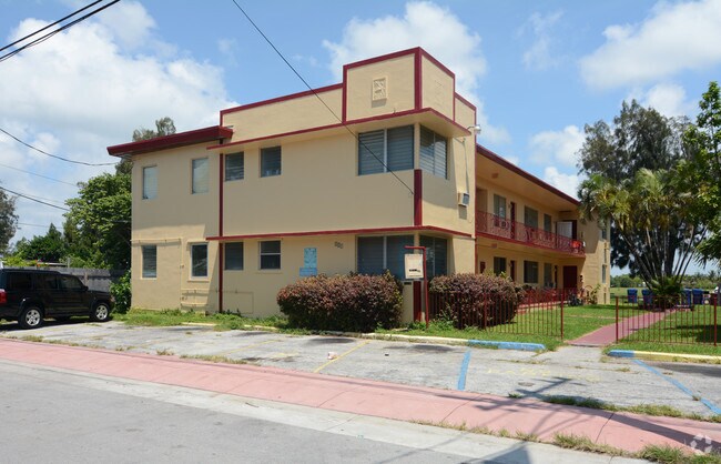 Primary Photo - 315 S Shore Dr