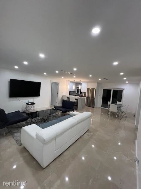 Foto del edificio - 4 br, 3.5 bath House - 2900 SW 16th St
