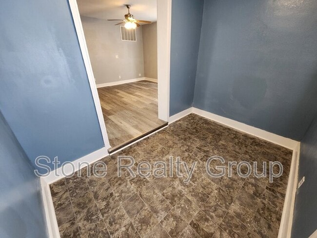 Building Photo - 427 3rd Ave