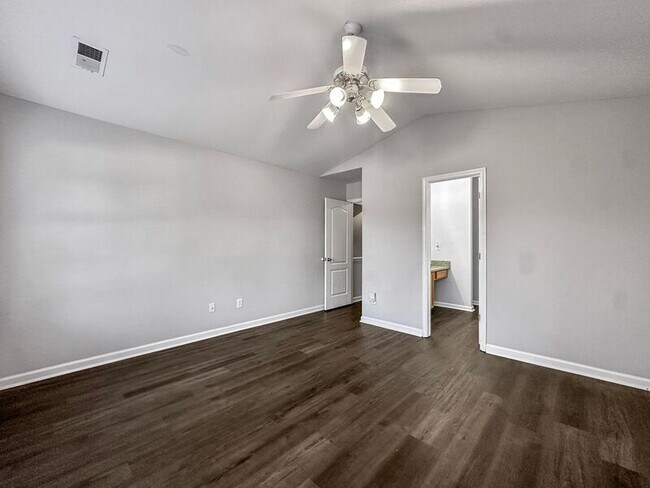 Foto del edificio - 195 Gross Lake Pkwy