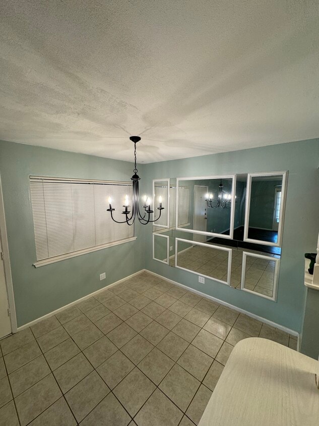 Dining room - 6718 Callaghan Rd
