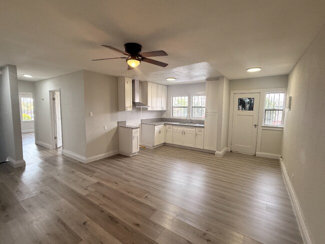 Foto del edificio - 4279 S Kansas Ave