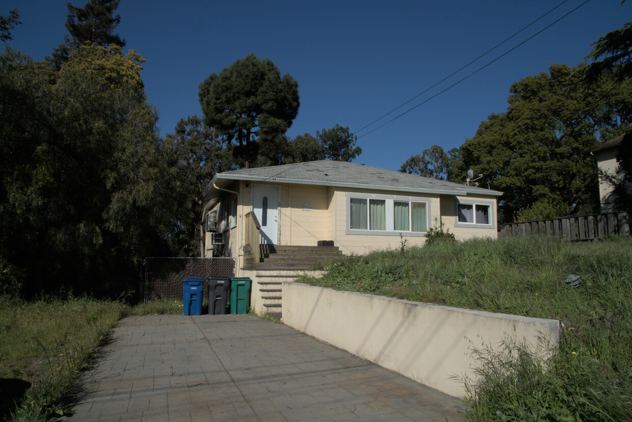 Primary Photo - 27310 Grandview Ave