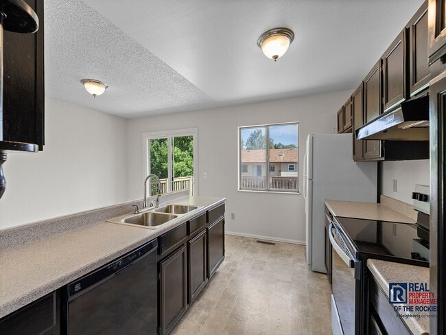 Building Photo - Beautiful & Bright Home in South West Fort Collins!