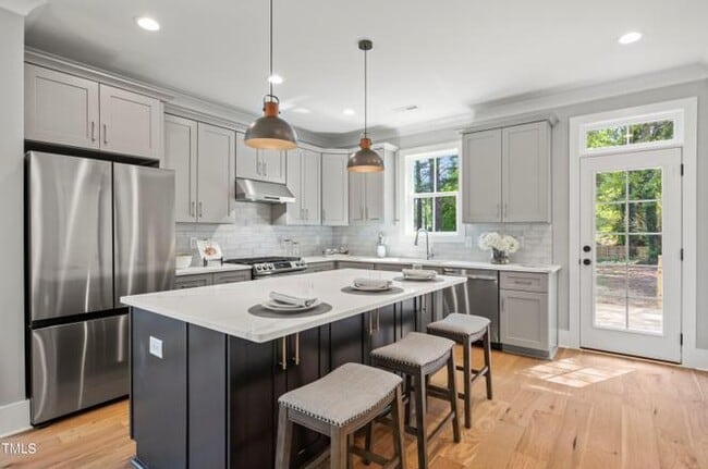 Building Photo - 423 Rose Ln