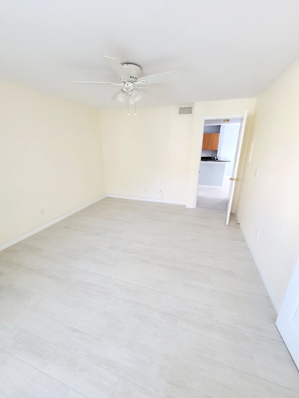 Foto del edificio - 1825 Palm Cove Blvd