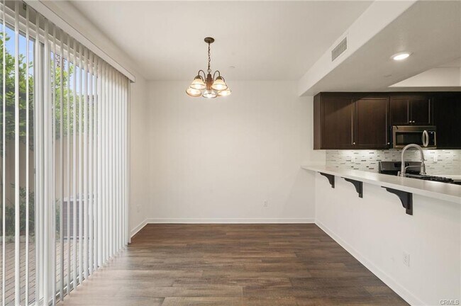 Foto del edificio - 8258 Haven Ln