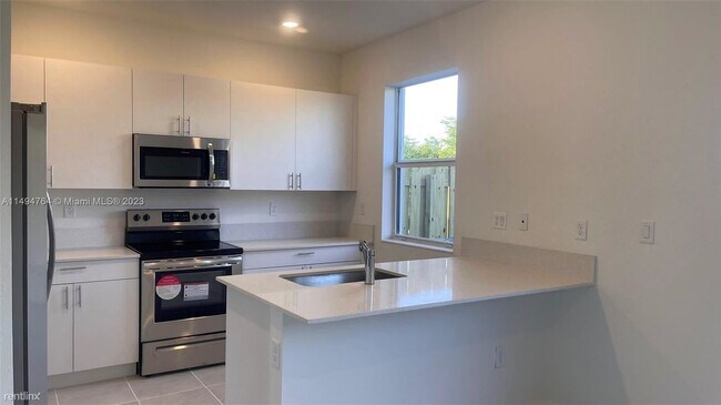 Building Photo - 3 br, 2.5 bath House - 16213 SW 288th Ter