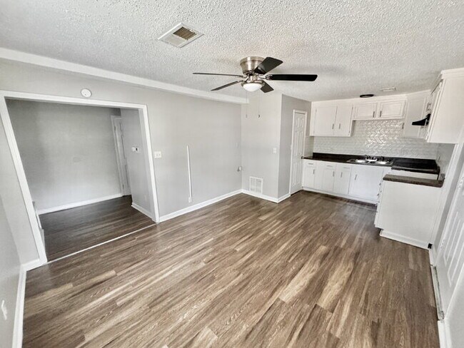 Building Photo - 1407 Ferguson Rd