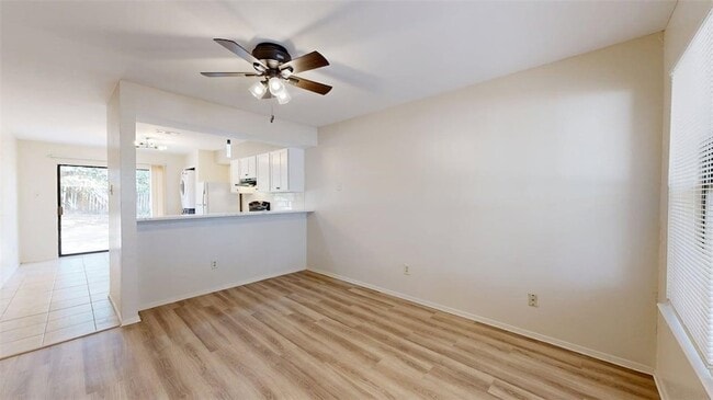 Building Photo - 301 Manuel Dr