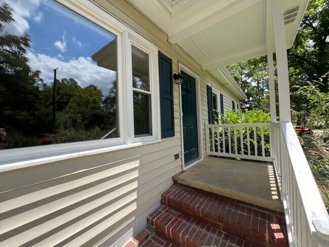 Building Photo - Newly Remodeled 4BD, 2BA Clayton Home with...