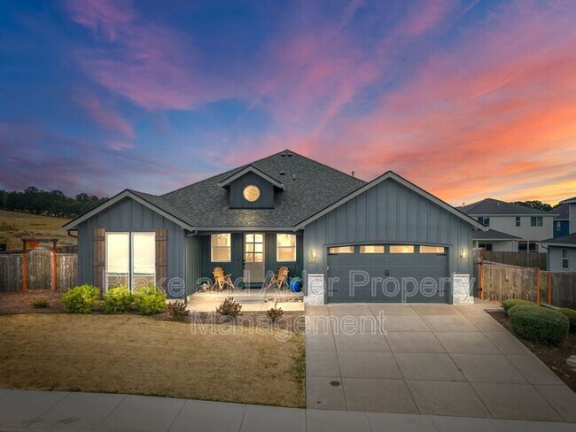 Foto del edificio - 496 NW Cascade Mountain Dr