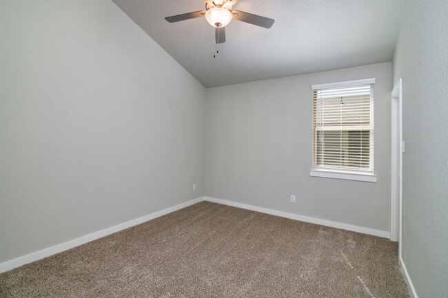Foto del edificio - GORGEOUS 2 BEDROOM FOUR PLEX LOCATED IN MI...