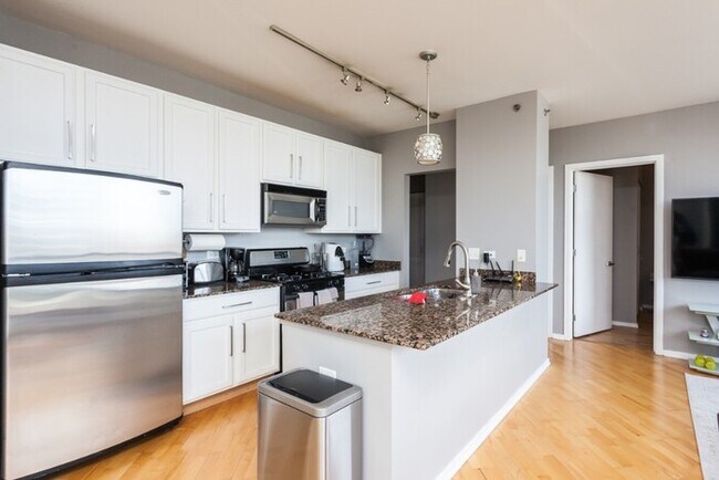 Building Photo - 210 N Des Plaines St