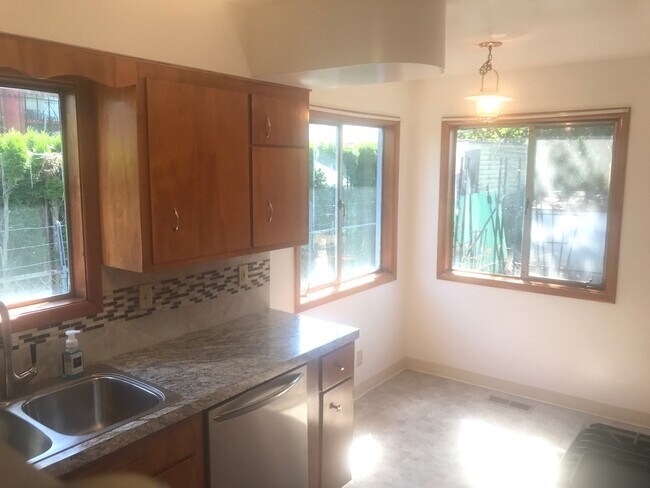 Foto del edificio - 6933 N Williams Ave