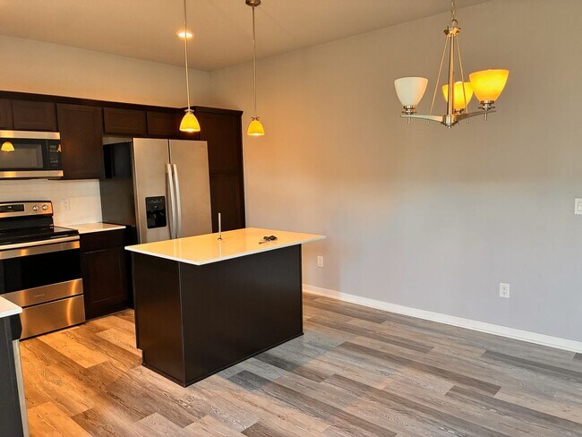 Foto del edificio - Spacious 3BR 2.5ba house in Urbandale, available NOW!