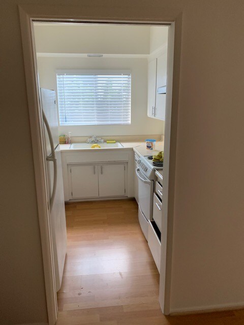 Kitchen - 5025 Maplewood Ave