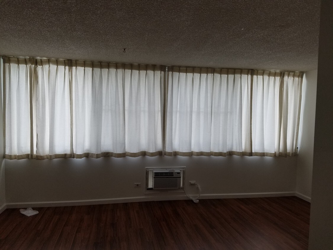 Foto principal - 1560 Kanunu St