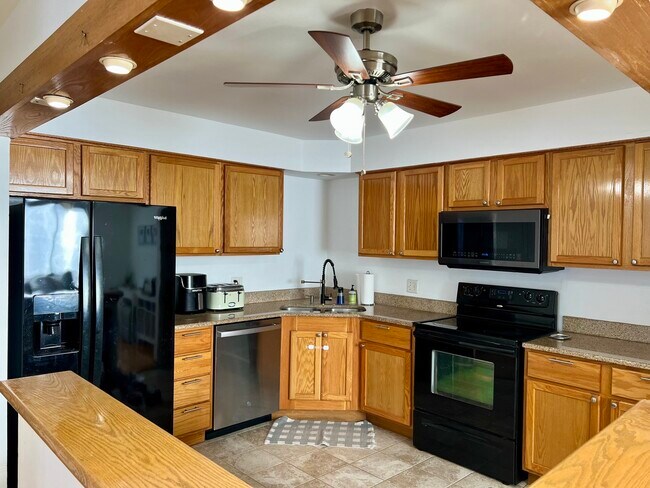 Building Photo - 1108 Castilian Ct