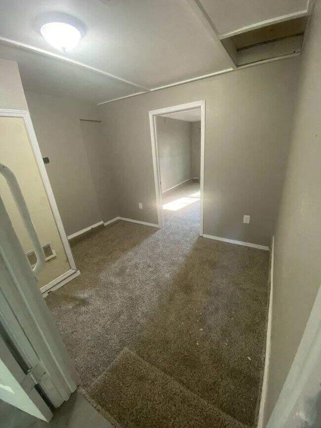 Foto del edificio - Charming 4-Bedroom Home with Beach Vibes!