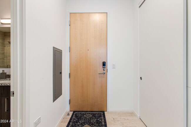 Building Photo - 7180 E Kierland Blvd