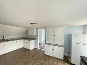 Building Photo - 139 W Hollis St