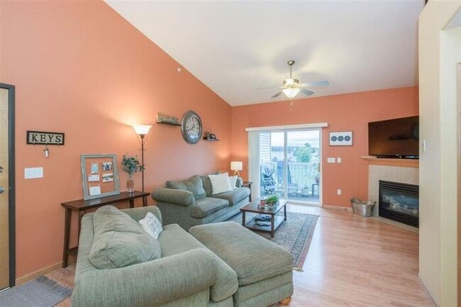 Building Photo - $1,075 | 2 Bedroom, 2 Bathroom Condo | No ...
